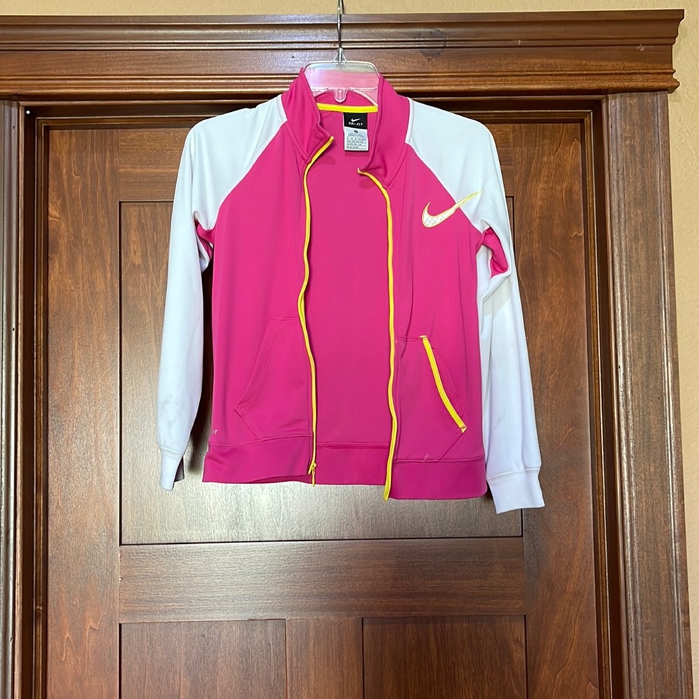 Kids Nike jacket size medium.